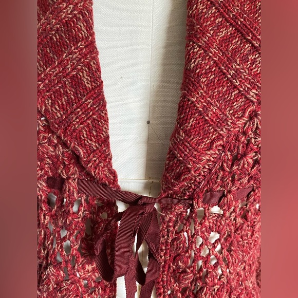 Beautiful marled crochet cardigan with woven grosgrain tie and shawl collar. - Picture 5 of 6